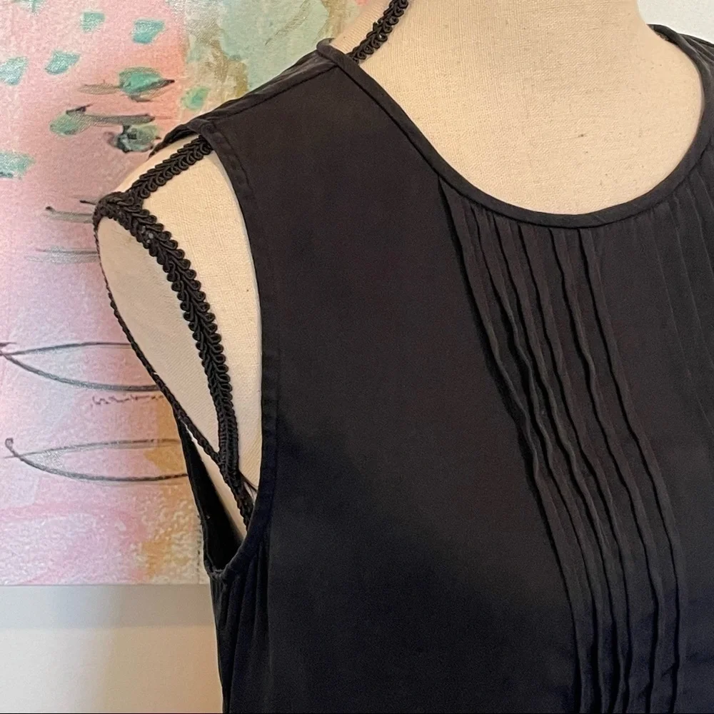 Trina Turk Silk Tank Top Blouse Button Back Sleeveless Black Sz Small.